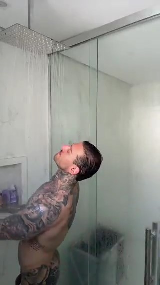 Leaked nude video of Lucas Lucco in the shower